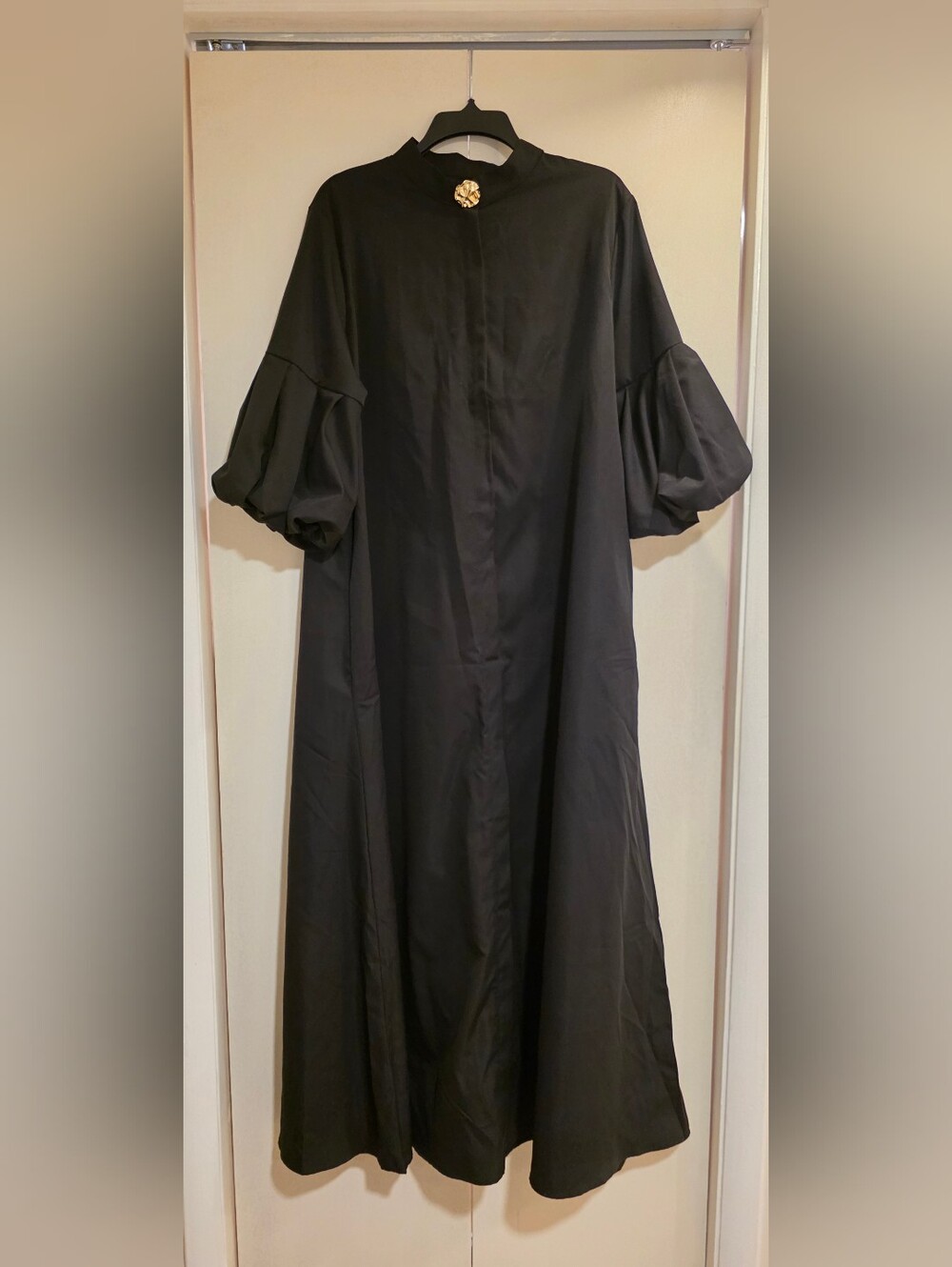 Elegant Black Maxi Dress with Statement Puff Sleeves